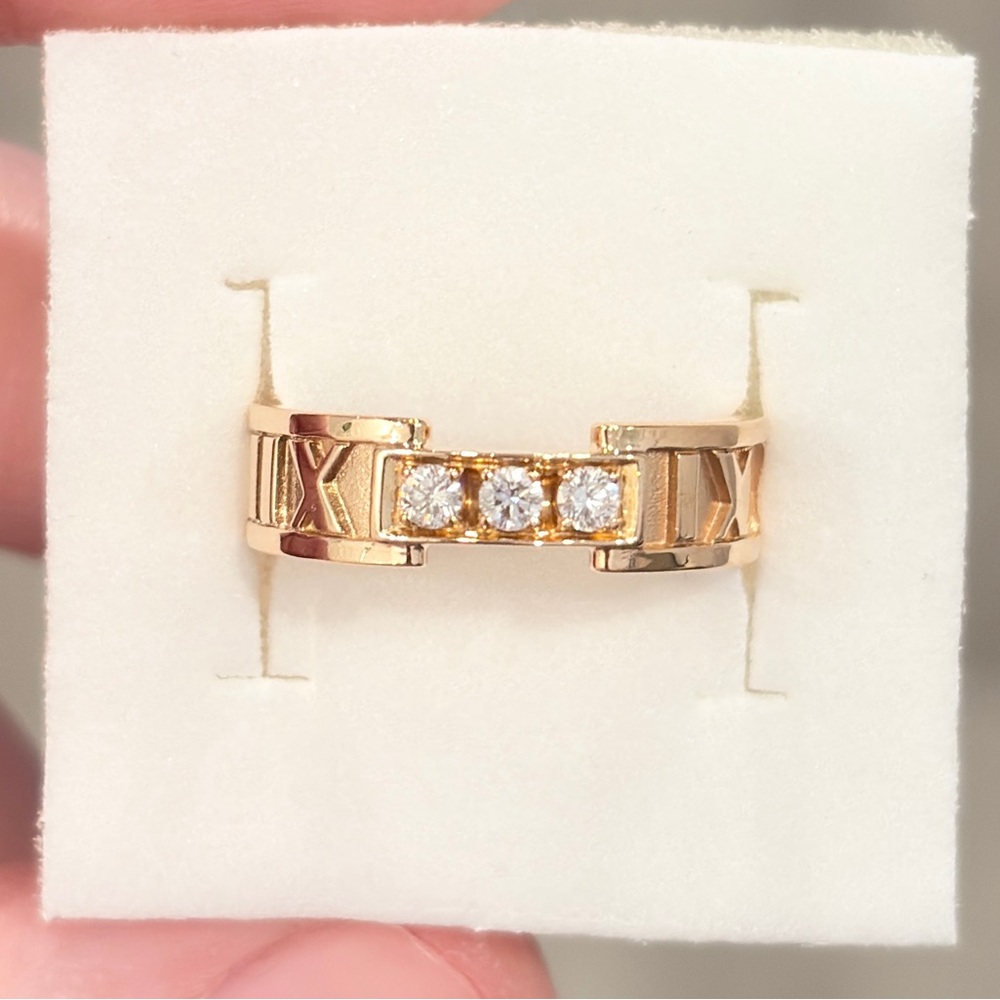 18K Tiffany Atlas Diamond Ring, 750 Rose Gold, Roman Numerals, Size 6 - Picture 3 of 15
